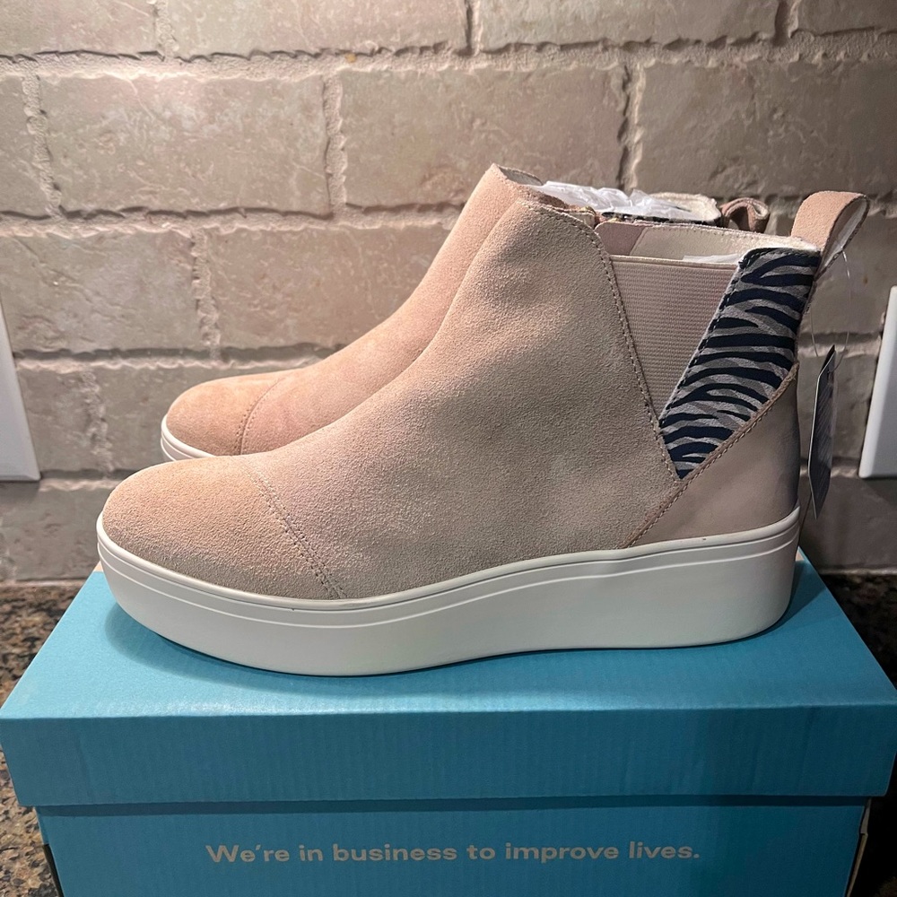 Tom’s Jaime suede sneaker